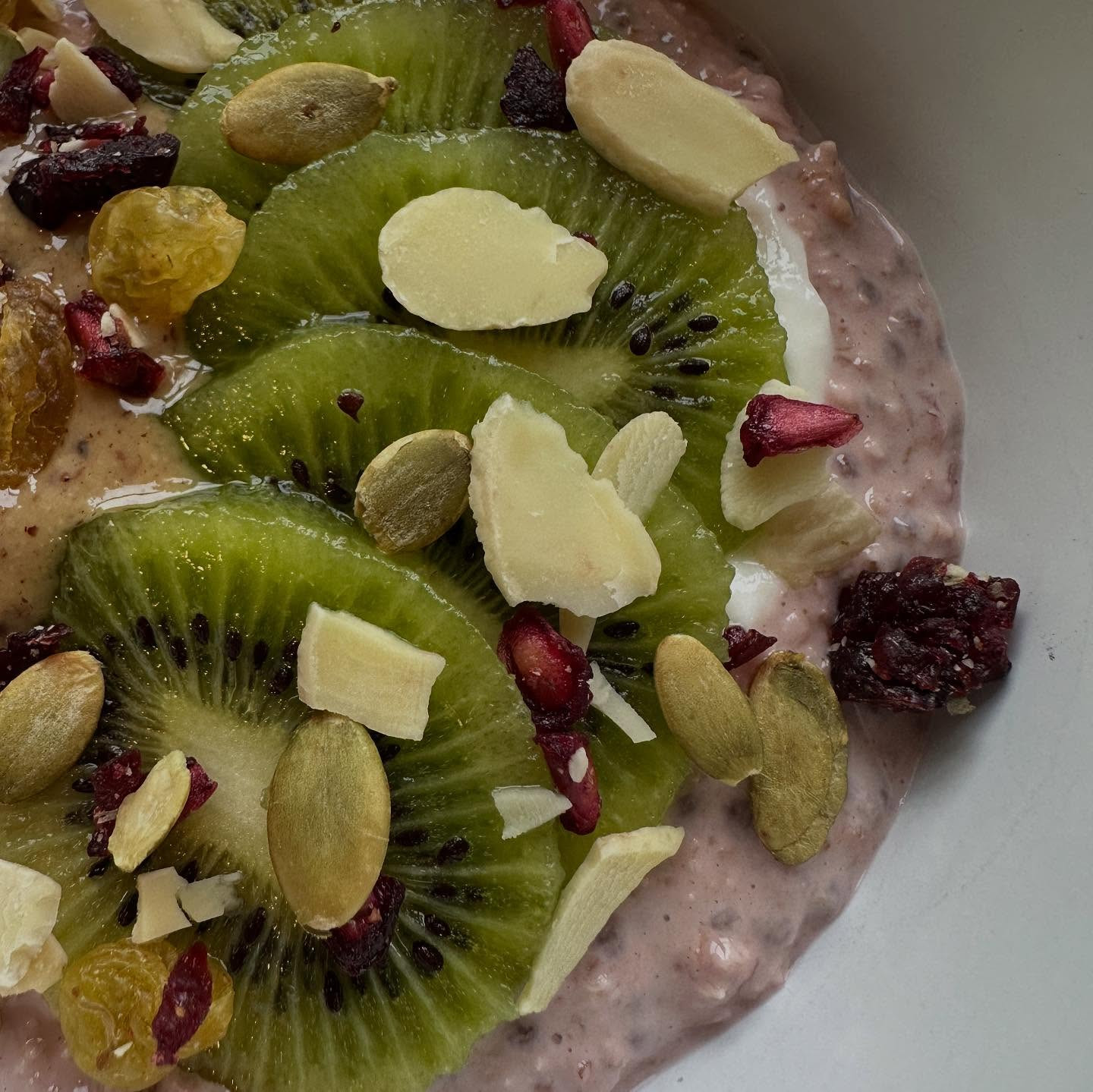 Tươi Mát Yến Mạch Kiwi Hạnh Nhân Cho Buổi Sáng Khỏe