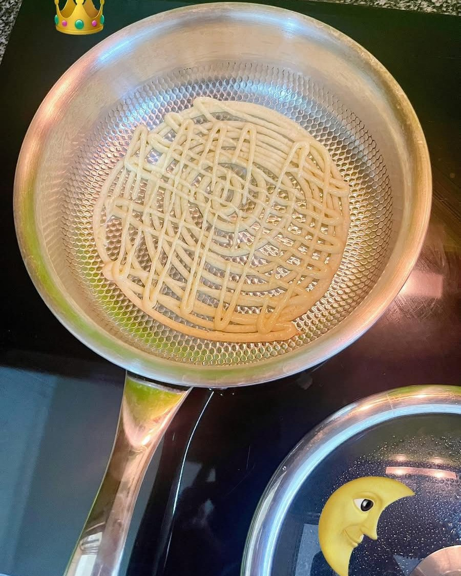 Bánh Cuộn Vàng Giòn Nhẹ, Hương Vị Mịn Màng