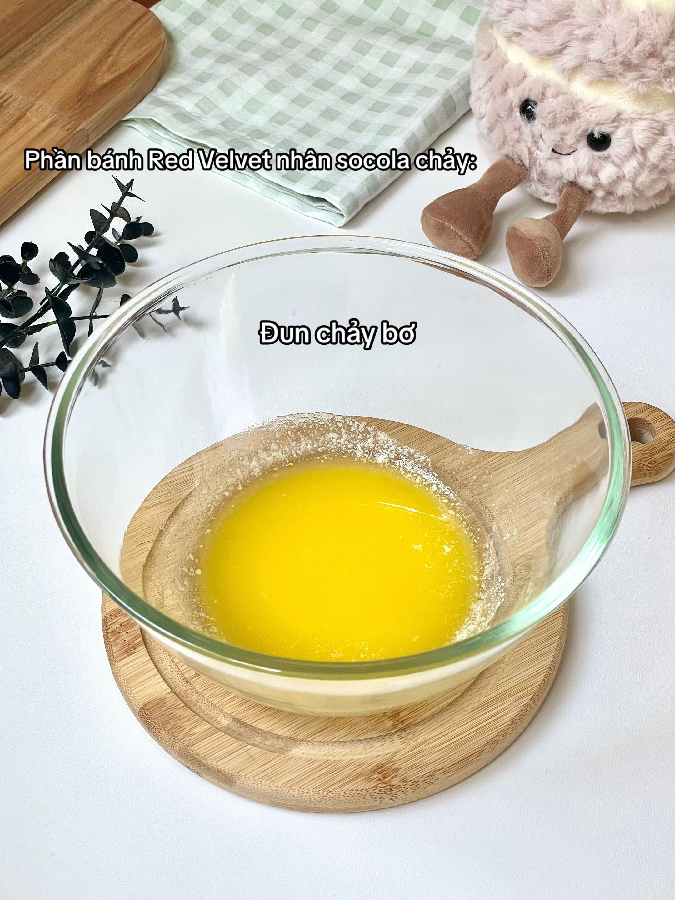 Bánh quy cờ đỏ sao vàng nhân socola chảy