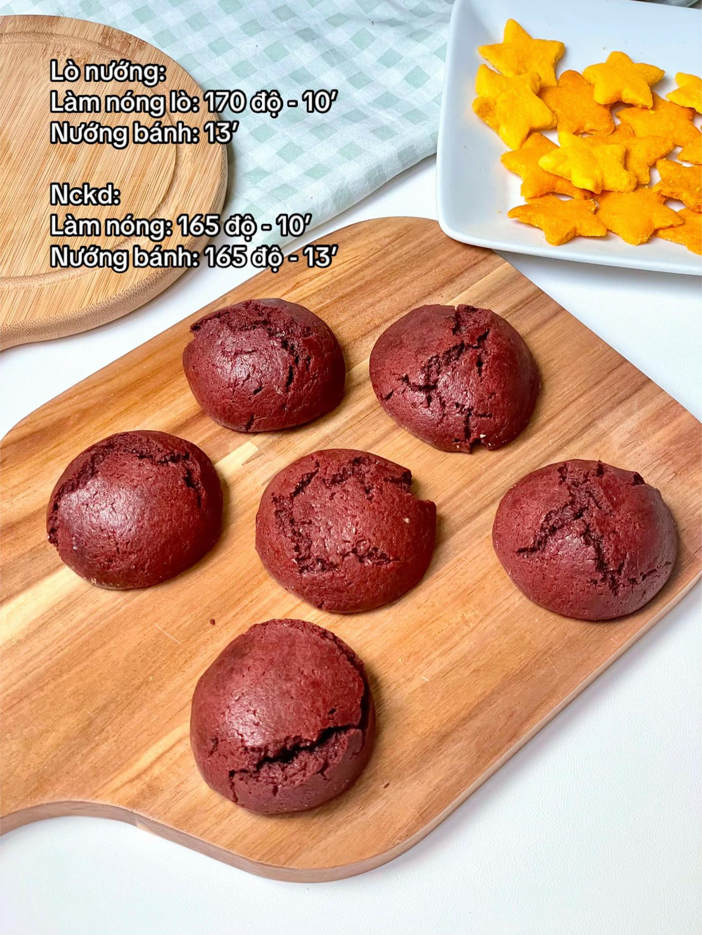 Bánh quy cờ đỏ sao vàng nhân socola chảy