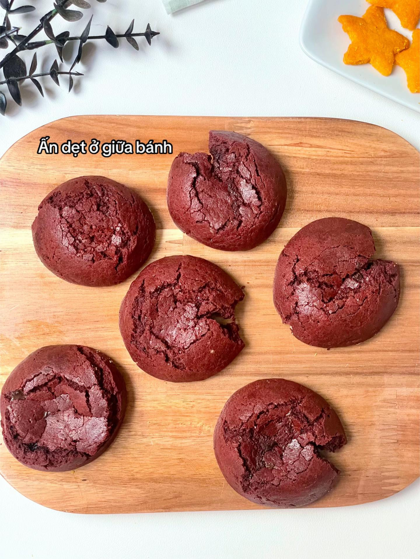 Bánh quy cờ đỏ sao vàng nhân socola chảy