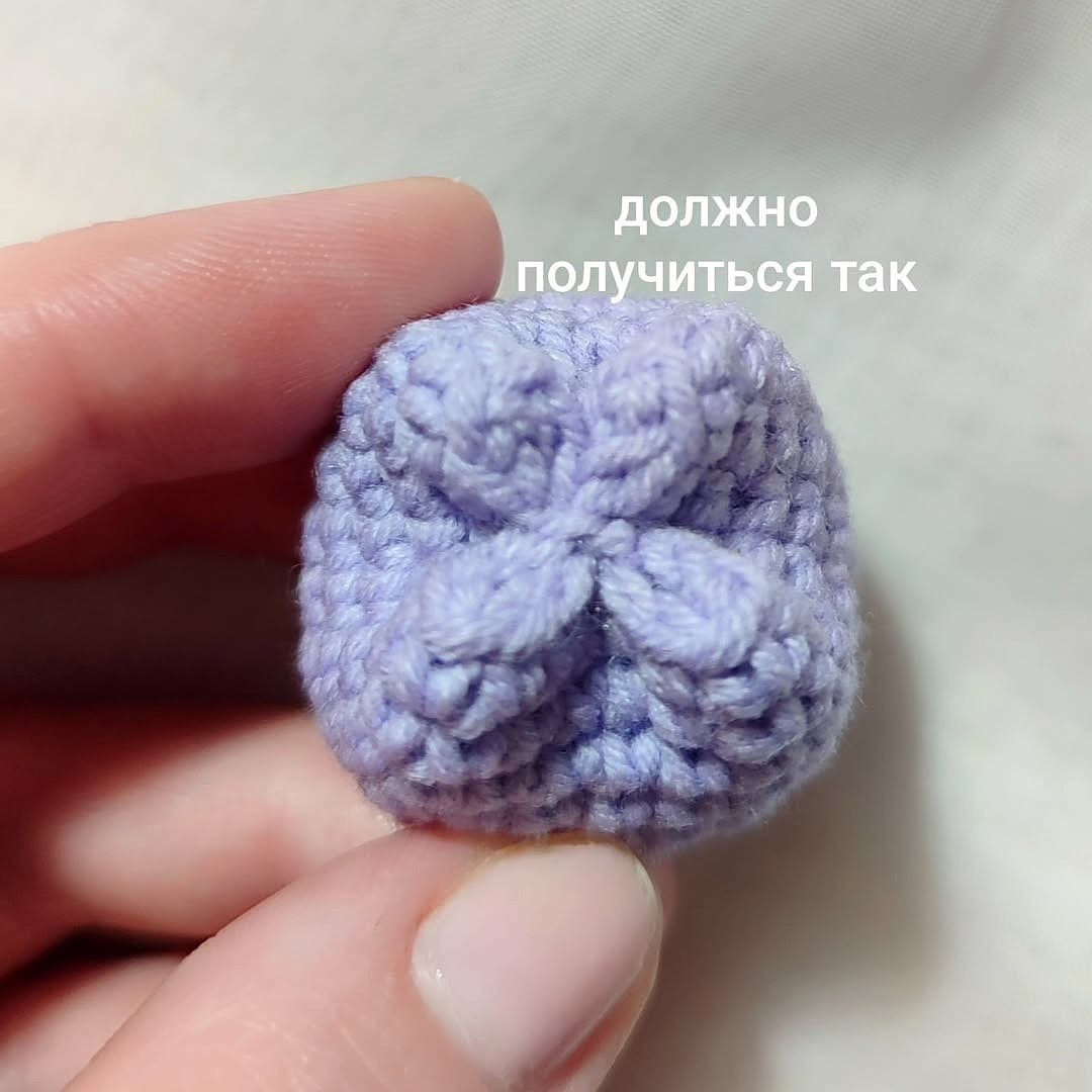 Брелок тюльпан - бесплатное описание вязания крючком