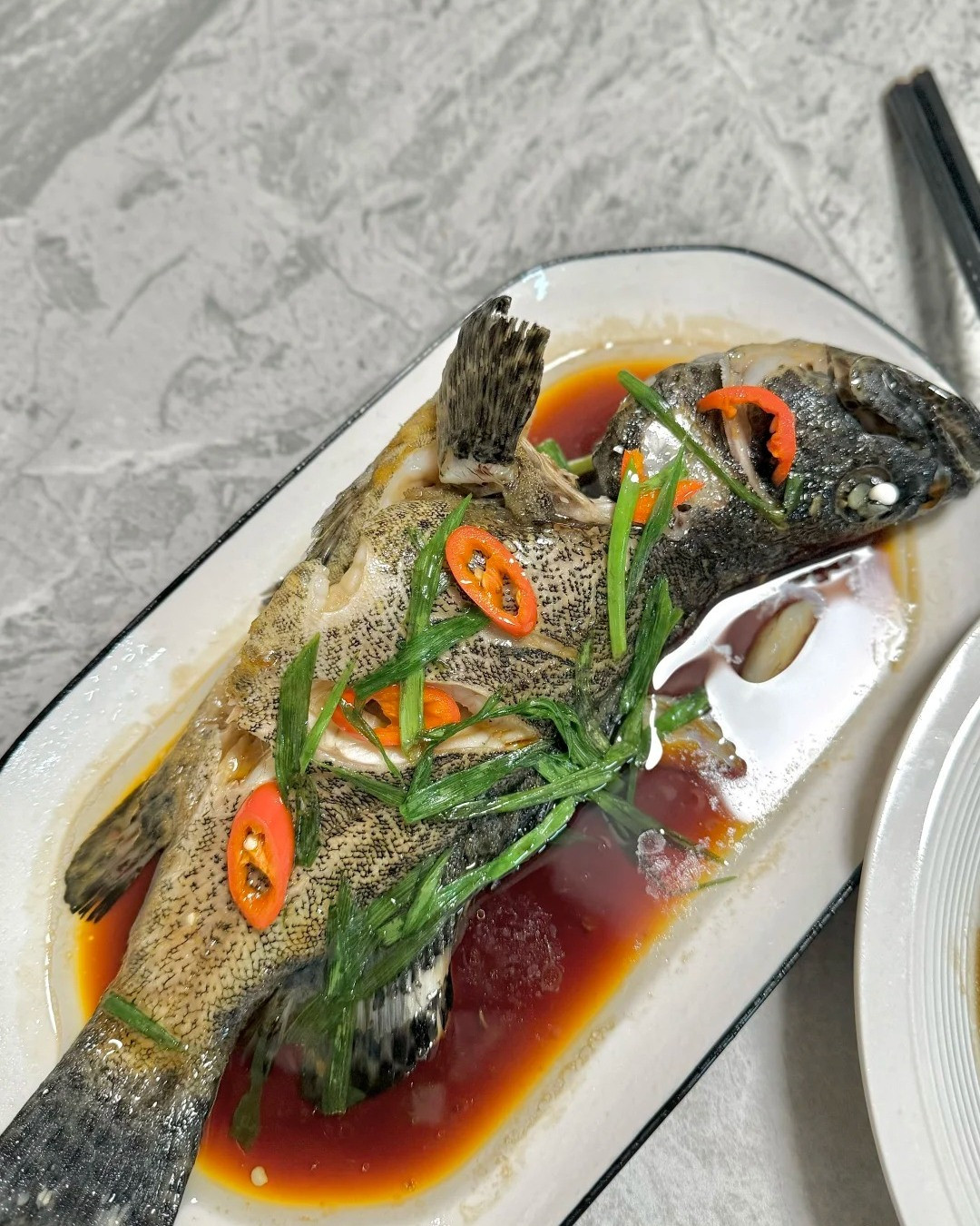 Bữa Tiệc Đậm Đà: Cá Mú Hấp và Gà Chần Tinh Tế