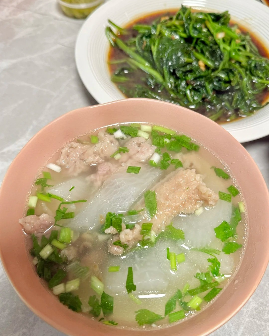 Bữa Tiệc Đậm Đà: Cá Mú Hấp và Gà Chần Tinh Tế