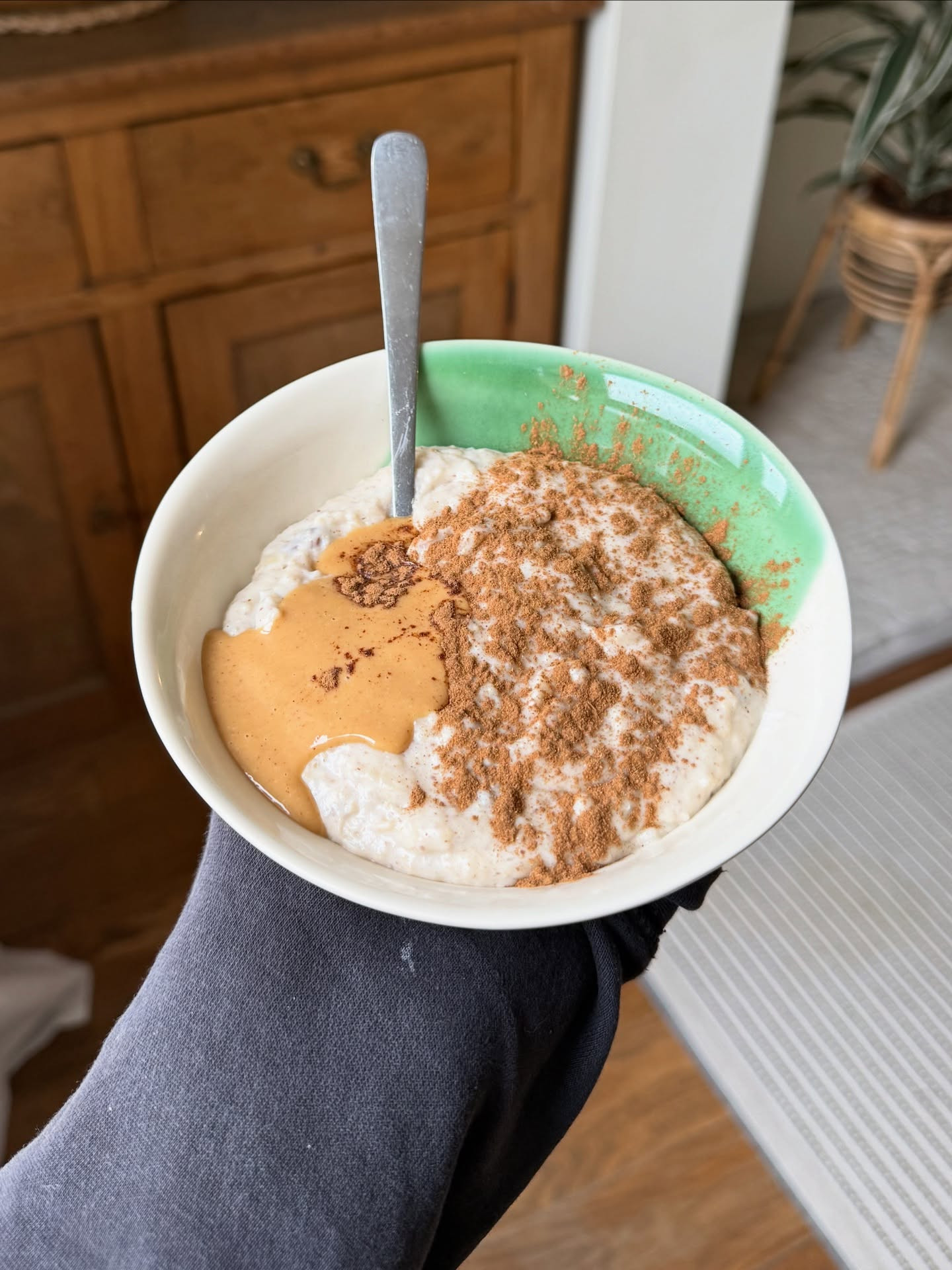 Creamy Banana Bread Oats with Cinnamon and Peanut Butter