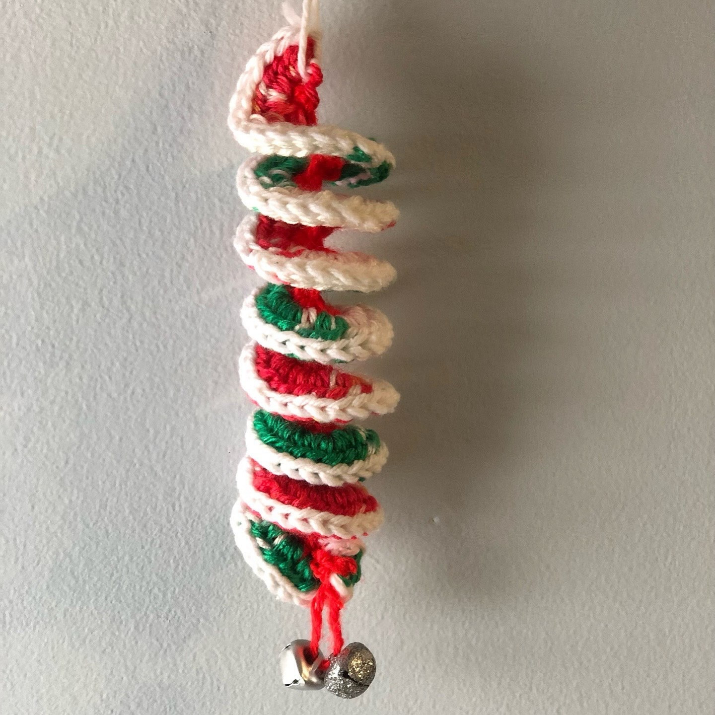 Create a Festive Crochet Mini Wind Spinner Ornament Pattern