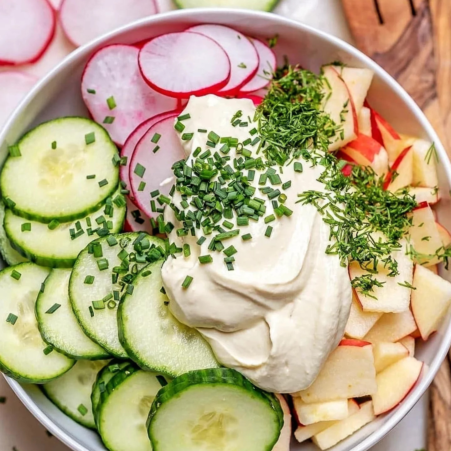Crisp Cucumber and Apple Delight with Creamy Yogurt Dressing