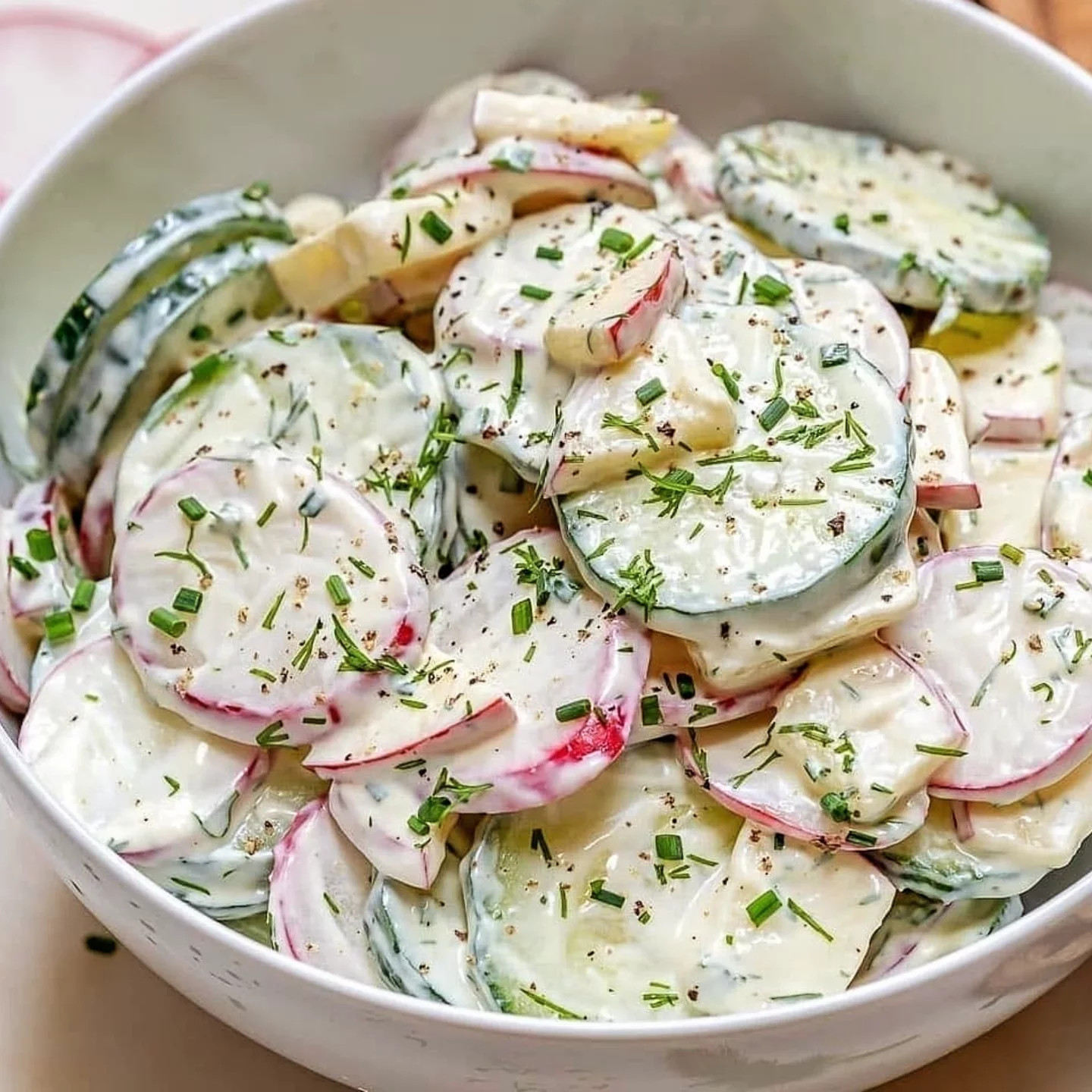 Crisp Cucumber and Apple Delight with Creamy Yogurt Dressing