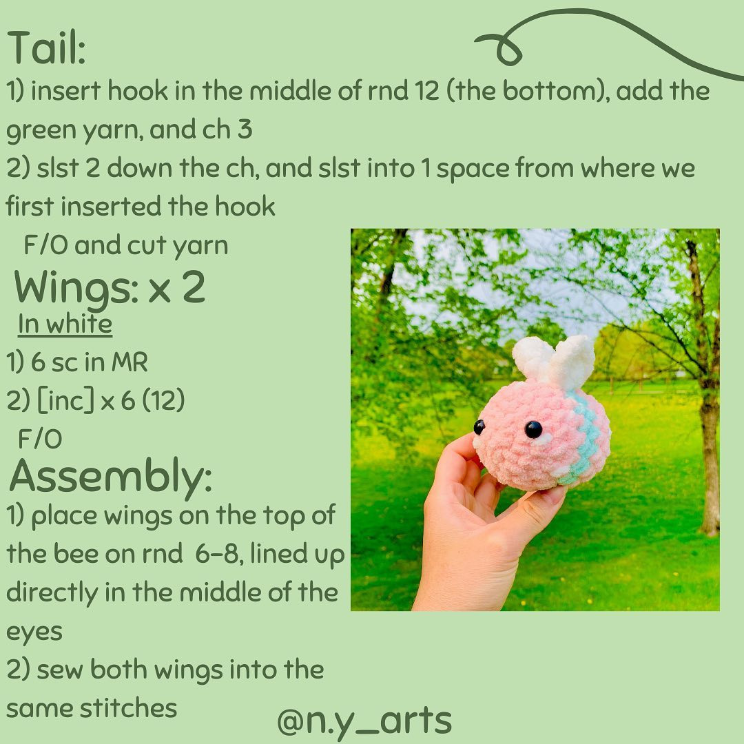 Strawberry Bee Crochet Delight: Sweetness with a Buzz