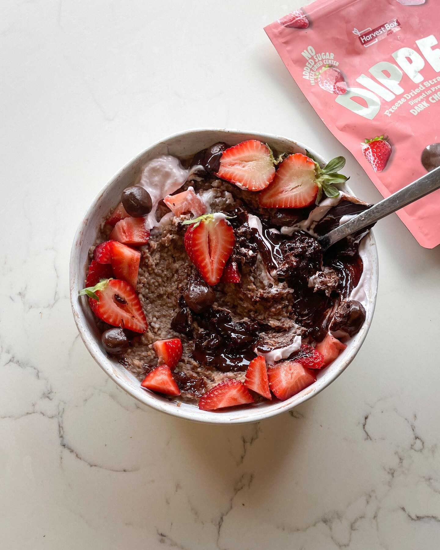 Strawberry Chocolate Delight Oats: A Healthy Indulgence