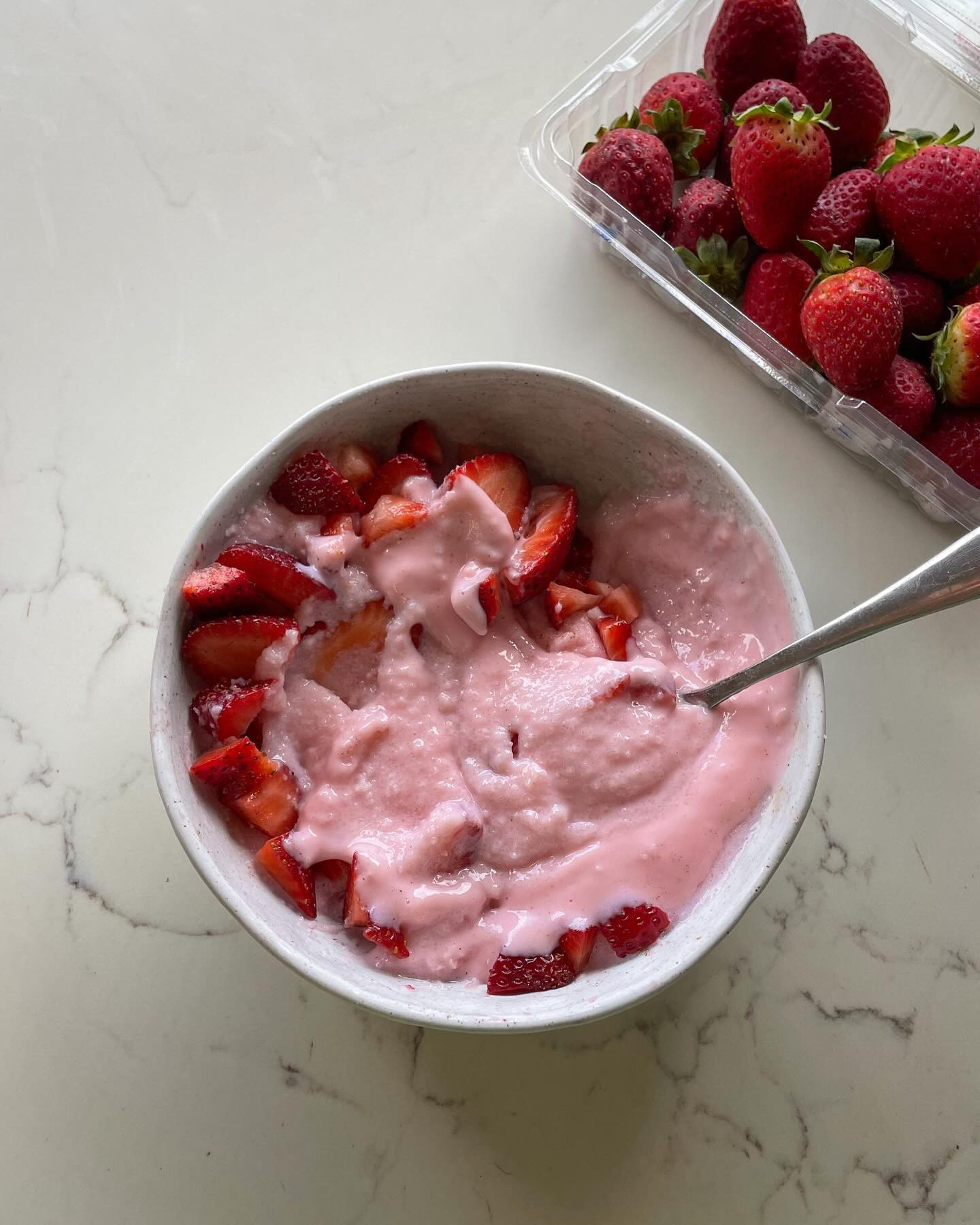Strawberry Dream: Fluffy Protein Custard Cream Rice