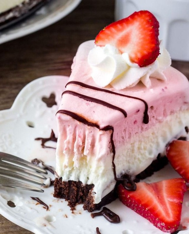 Strawberry Dream Ice Cream Cake Delight