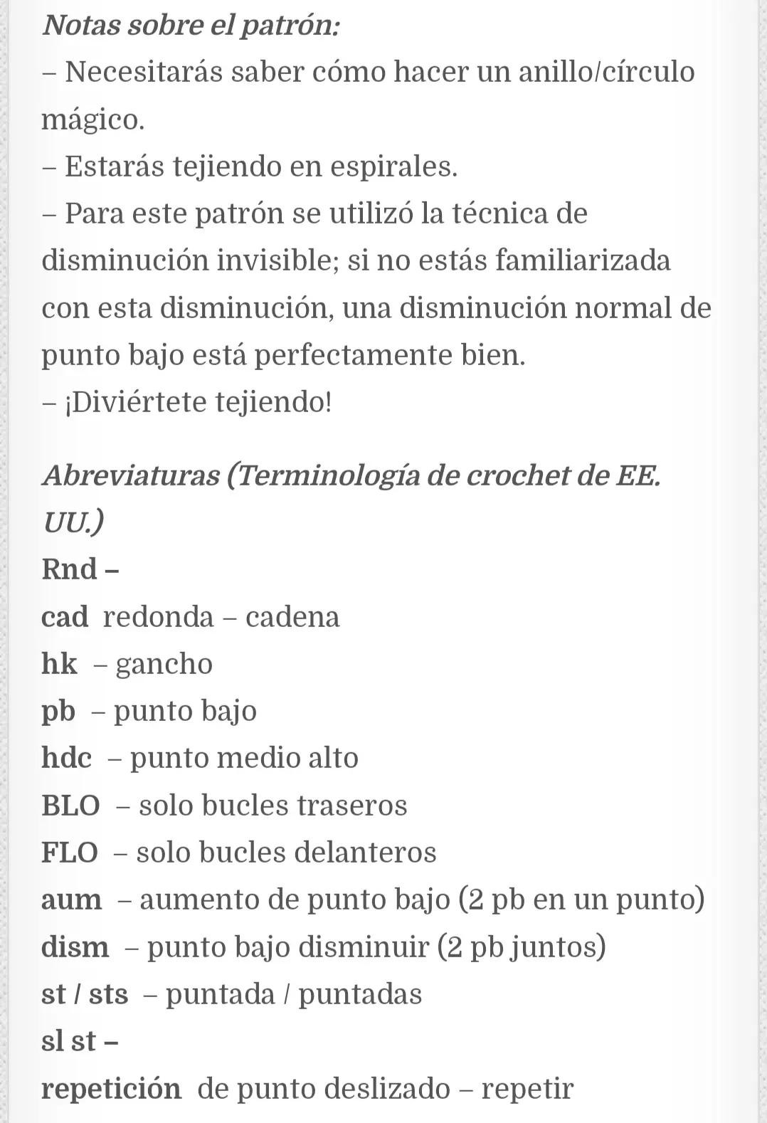 Adorables árboles de Navidad de ganchillo con caritas sonrientes