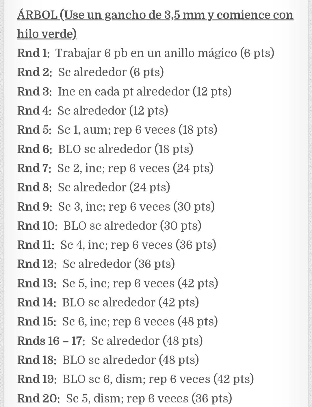 Adorables árboles de Navidad de ganchillo con caritas sonrientes