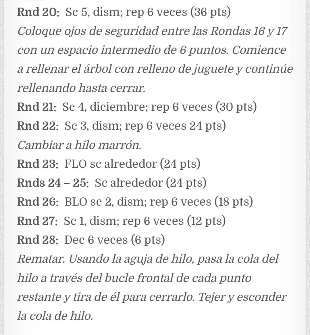 Adorables árboles de Navidad de ganchillo con caritas sonrientes