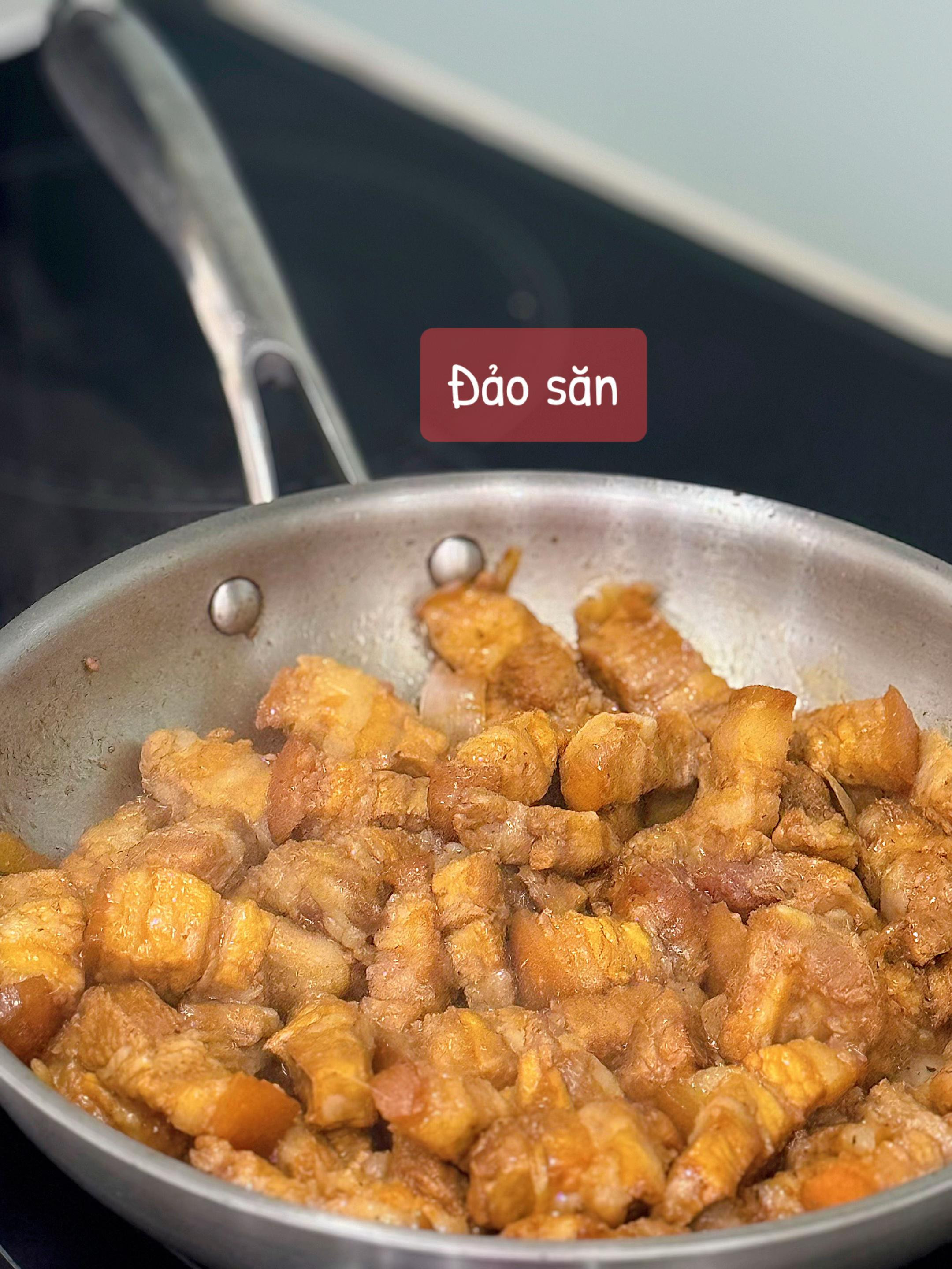 Ba Chỉ Kho Tiêu Đậm Đà, Thịt Mềm Ngọt Ngào