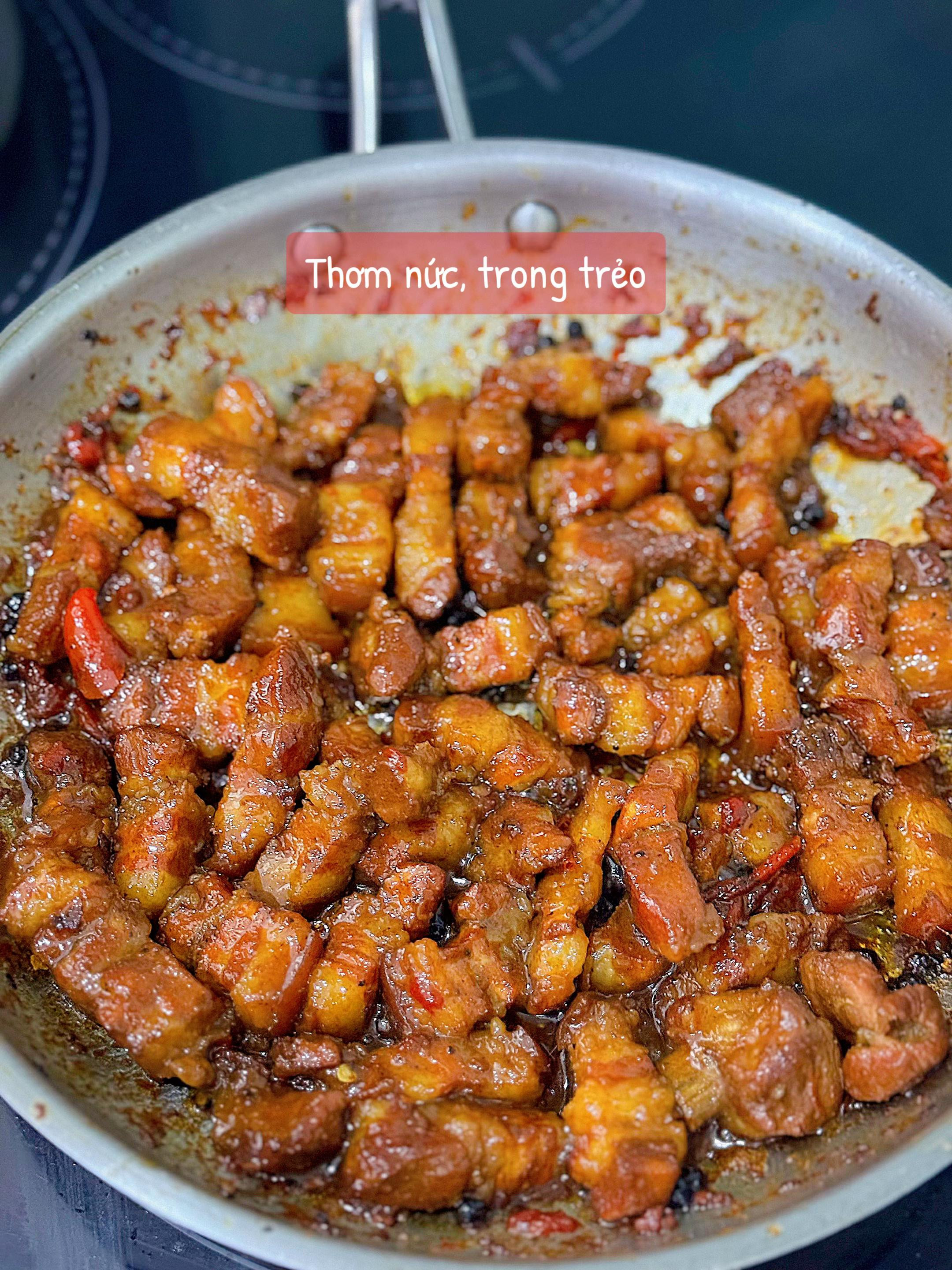 Ba Chỉ Kho Tiêu Đậm Đà, Thịt Mềm Ngọt Ngào