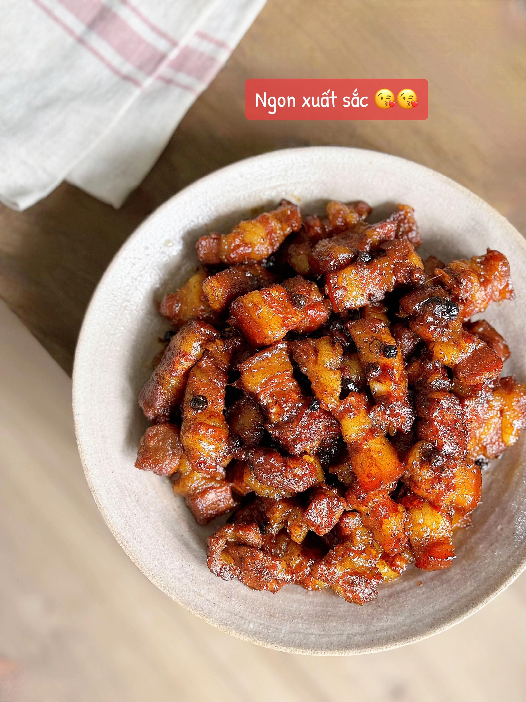 Ba Chỉ Kho Tiêu Đậm Đà, Thịt Mềm Ngọt Ngào