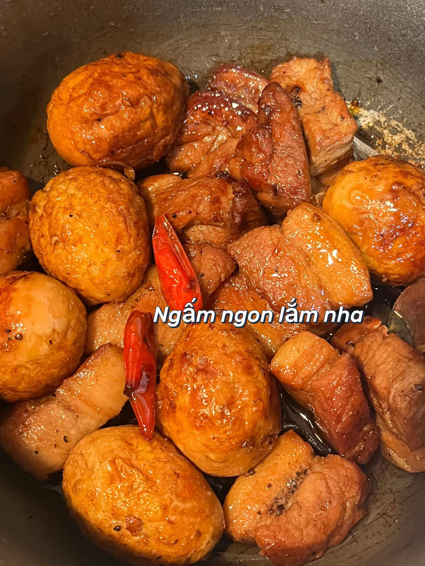 Ba chỉ kho trứng