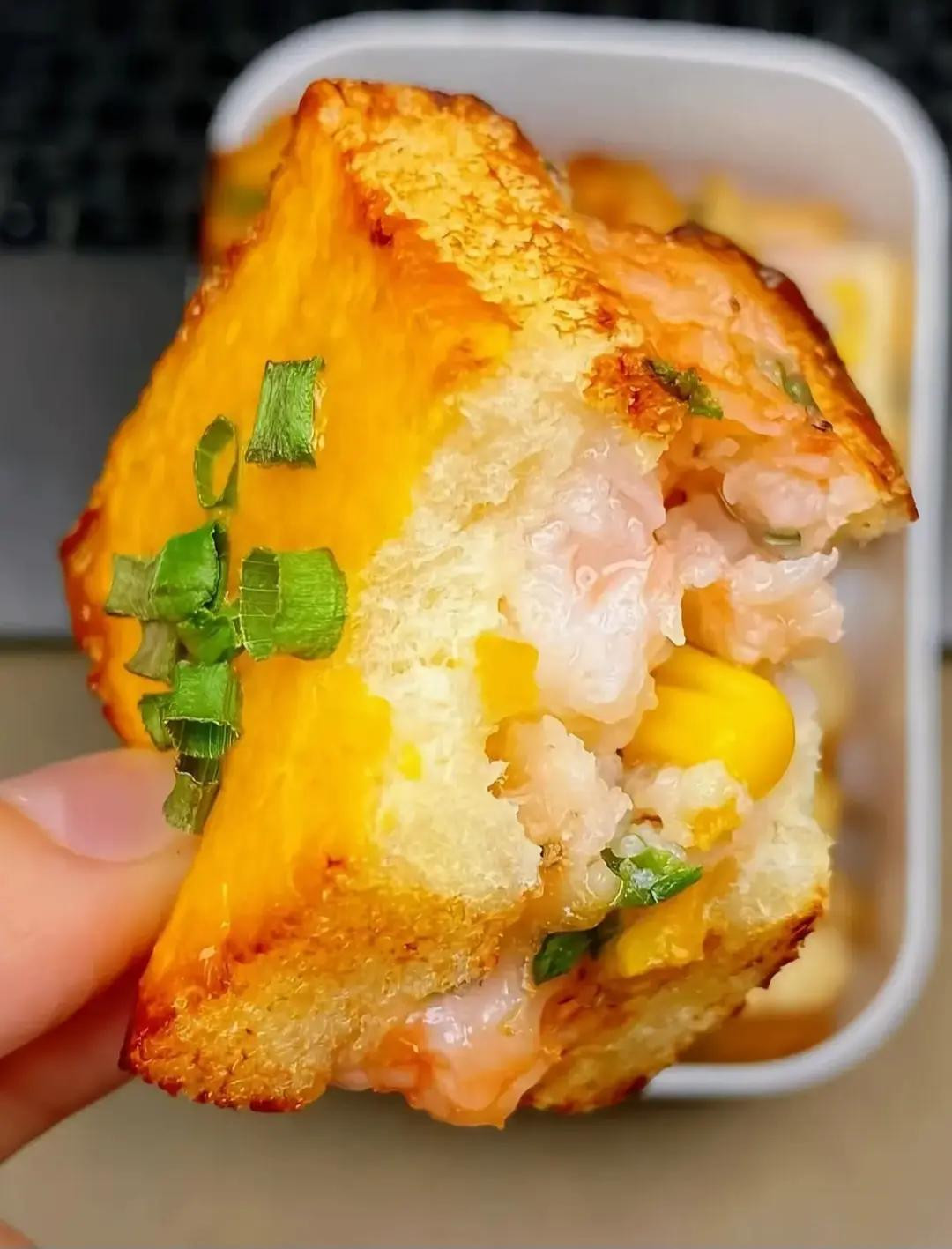 Bánh mì nướng phô mai tôm thơm ngon giòn rụm