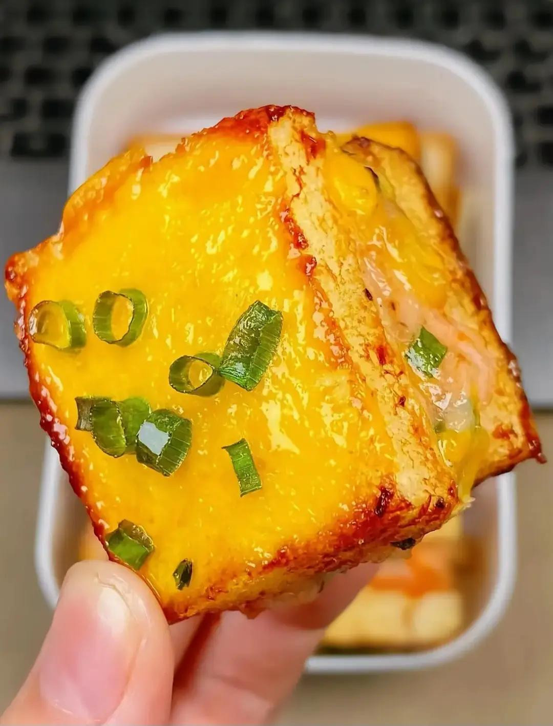 Bánh mì nướng phô mai tôm thơm ngon giòn rụm