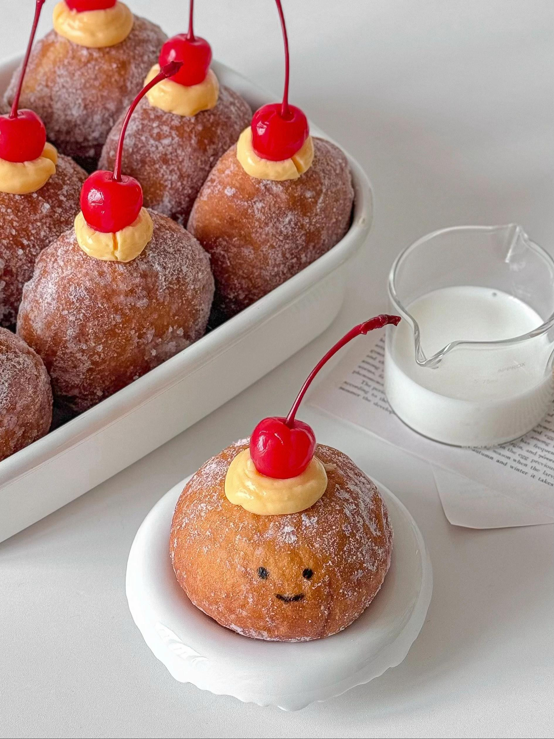 Bánh Rán Vòng Cherry Hàn Quốc Ngọt Ngào Tại Nhà