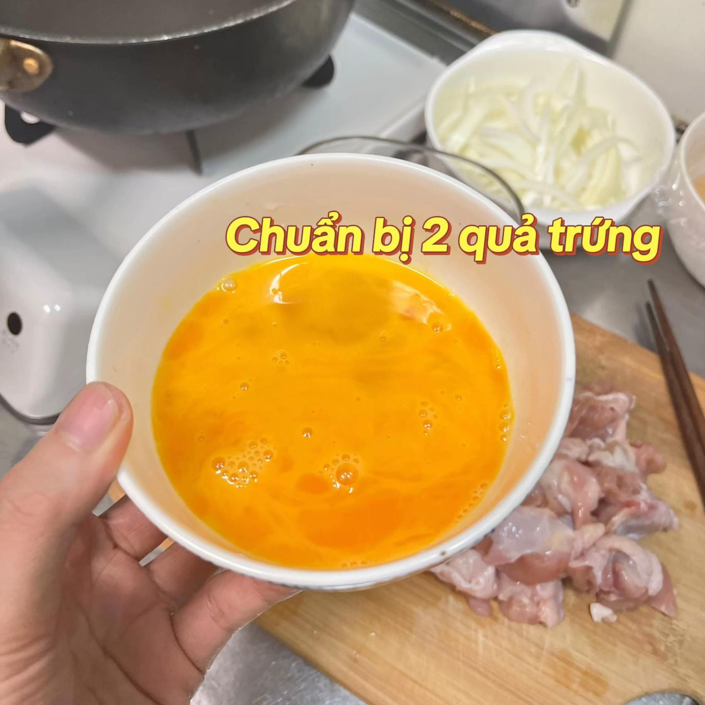 Bát cơm gà trứng thơm ngon đặc biệt