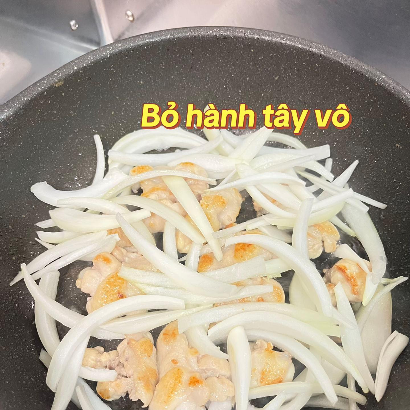 Bát cơm gà trứng thơm ngon đặc biệt