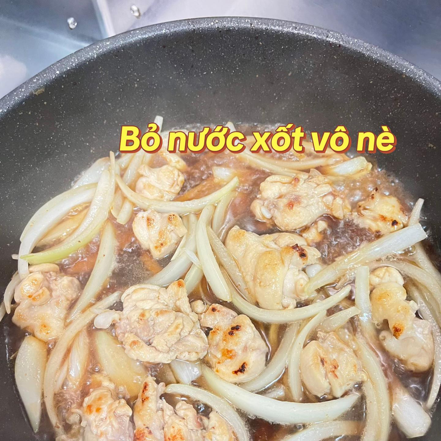 Bát cơm gà trứng thơm ngon đặc biệt