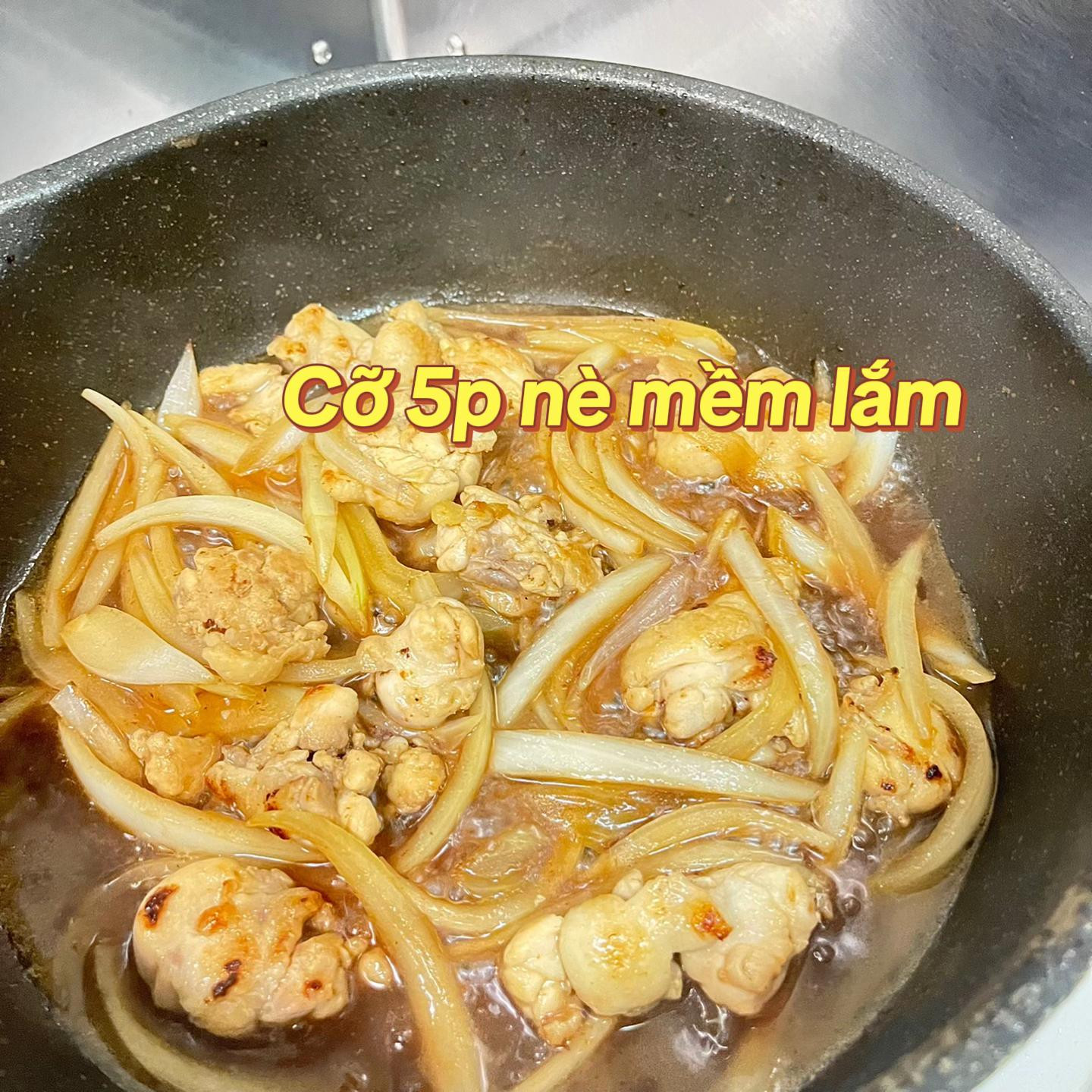 Bát cơm gà trứng thơm ngon đặc biệt