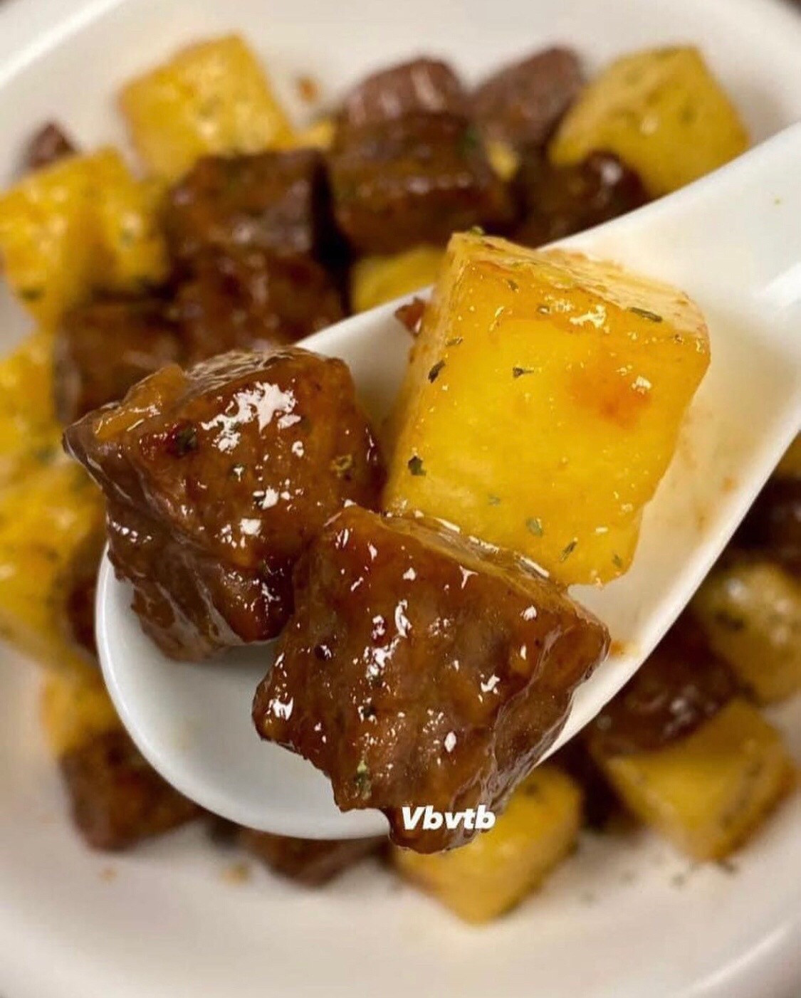 Bò Viên Xào Dứa Tiêu Đen Thơm Ngon