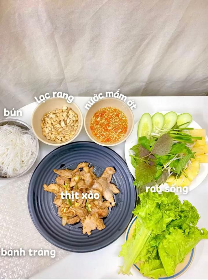 Bún Thịt Xào Giòn Tan, Rau Tươi