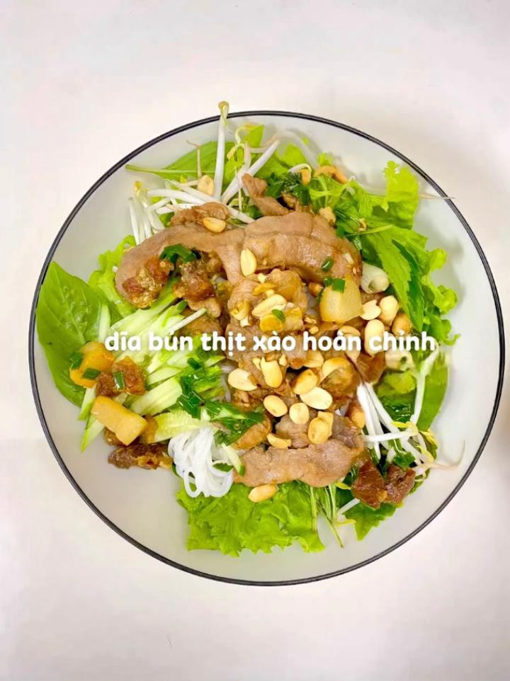 Bún Thịt Xào Giòn Tan, Rau Tươi