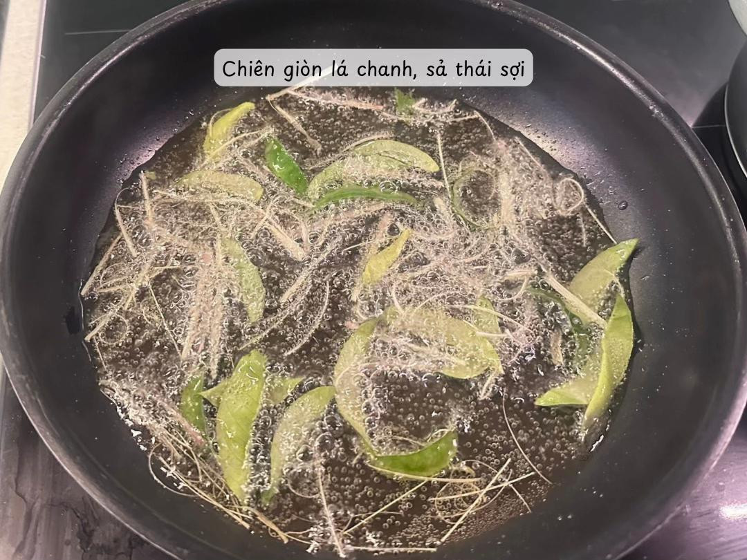 Cá Cơm Rim Tỏi Ớt Giòn Cay Hao Cơm