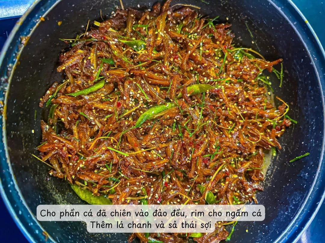 Cá Cơm Rim Tỏi Ớt Giòn Cay Hao Cơm