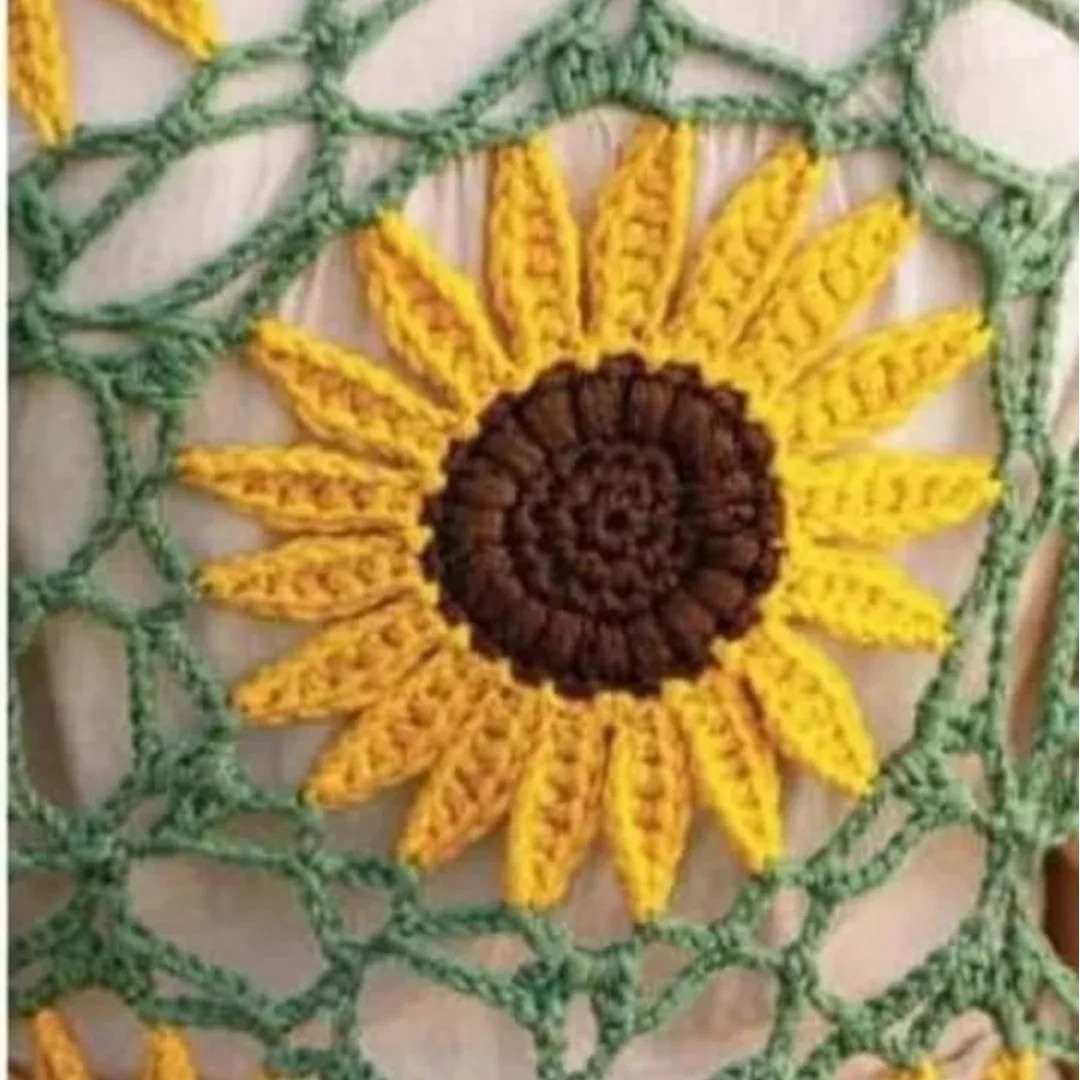 Charming Floral Crochet Shawl Pattern for Elegant Style