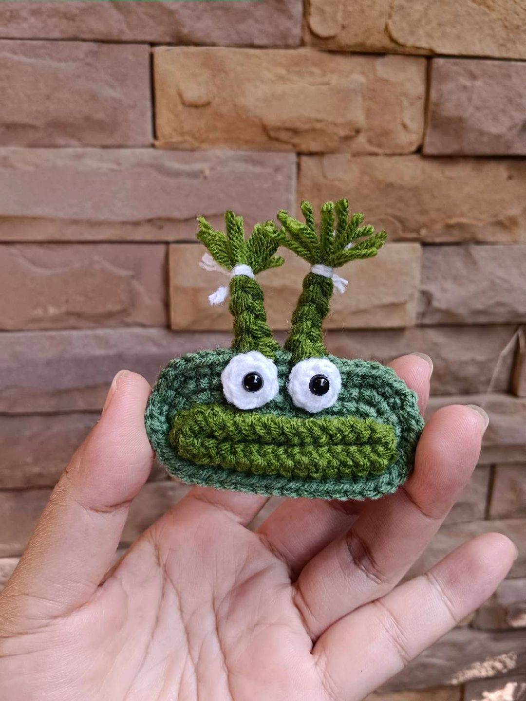 Chart móc len cho kẹp tóc hình con ếch dễ thương