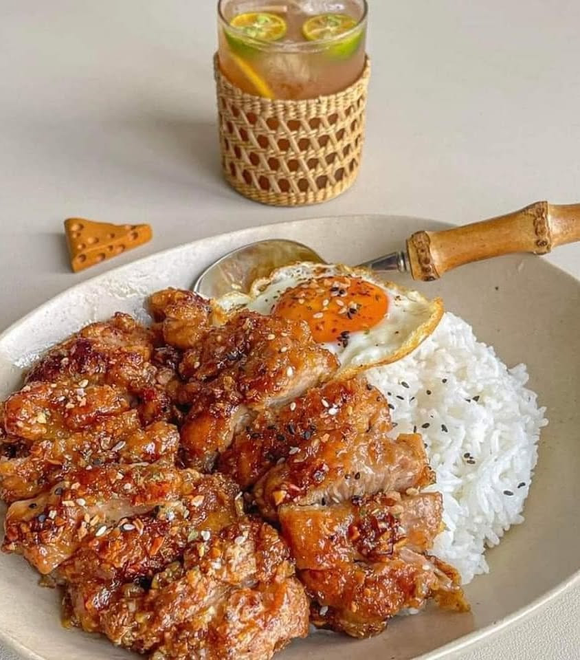 Cơm Gà Giòn Bơ Tỏi - Thơm Lừng Căn Bếp, Nịnh Vị Giác!