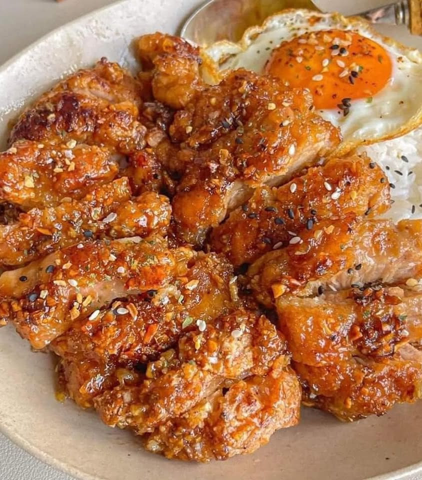 Cơm Gà Giòn Bơ Tỏi - Thơm Lừng Căn Bếp, Nịnh Vị Giác!