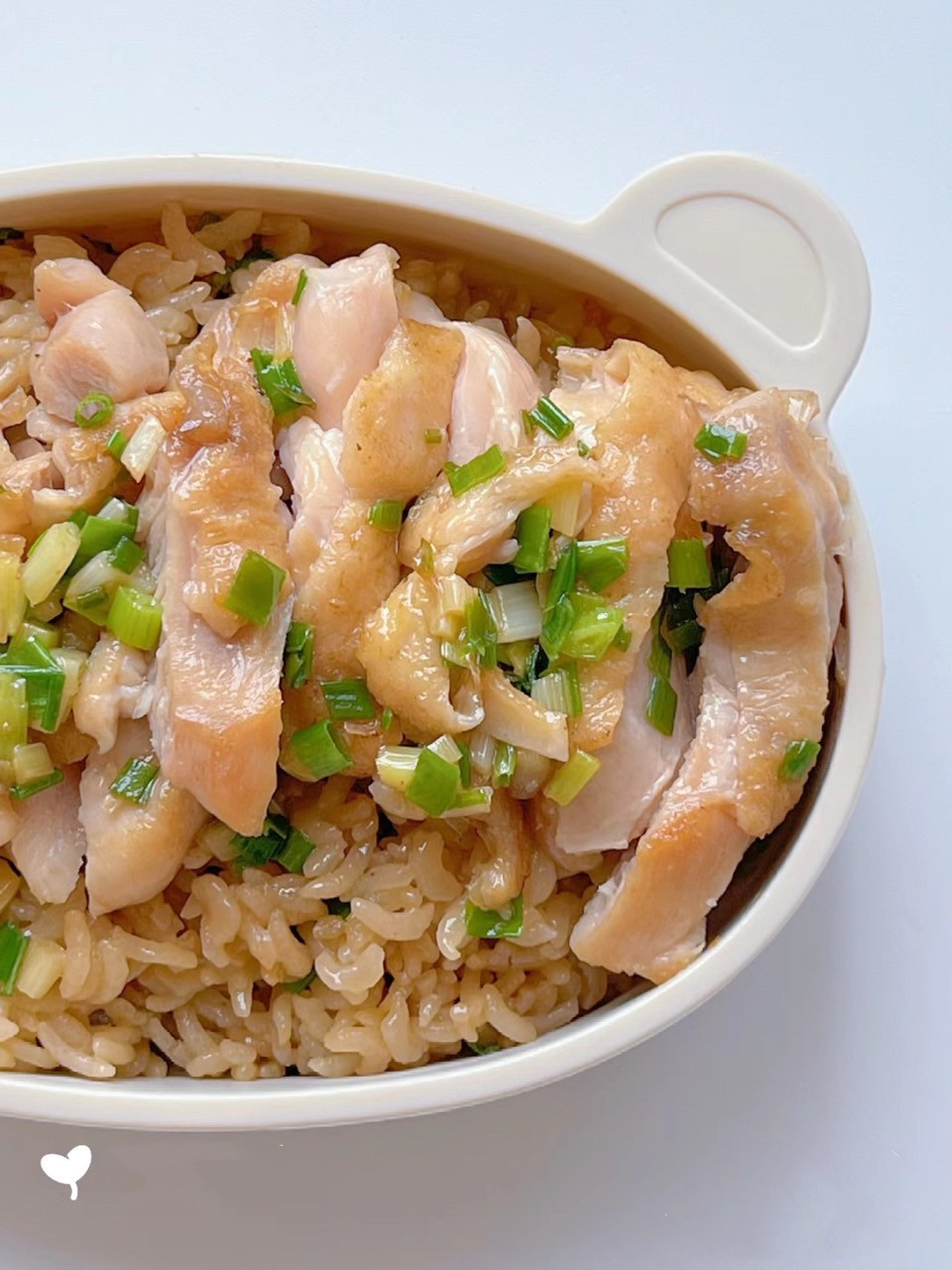 Cơm Gà Thơm Lừng Hành Lá Cho Bé Yêu