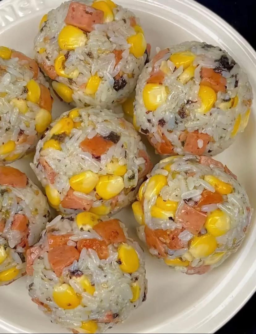 Cơm Nắm Biển Hương Thơm Ngon Từ Thịt Hộp