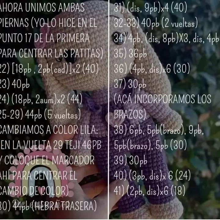 Conejito de crochet con corazón en el pecho, ideal para regalar