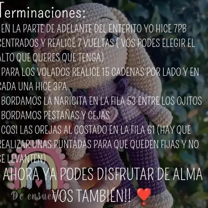 Conejito de crochet con corazón en el pecho, ideal para regalar