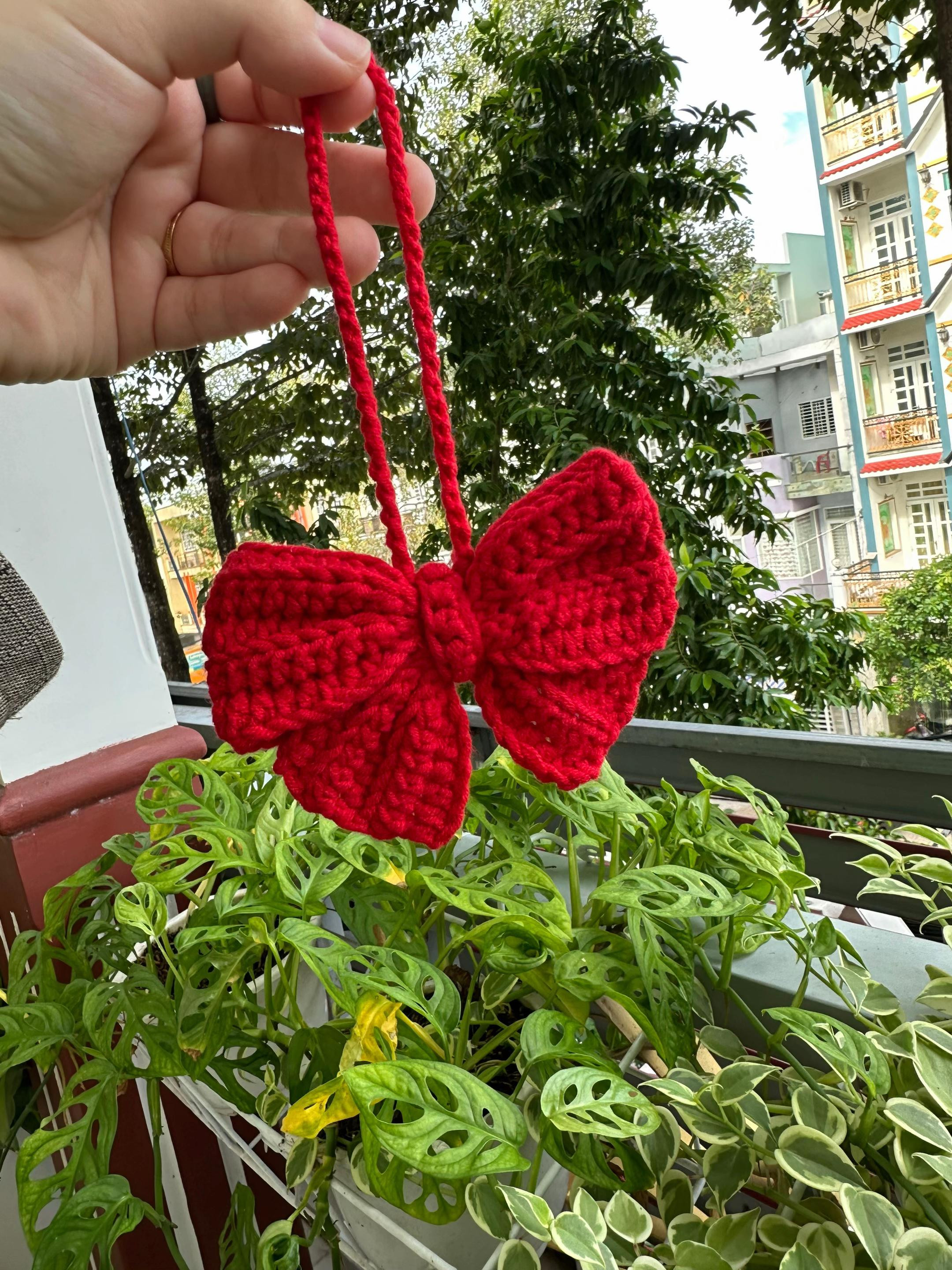 Crochet Bow Pattern: Create a Beautiful Red Bow Step by Step