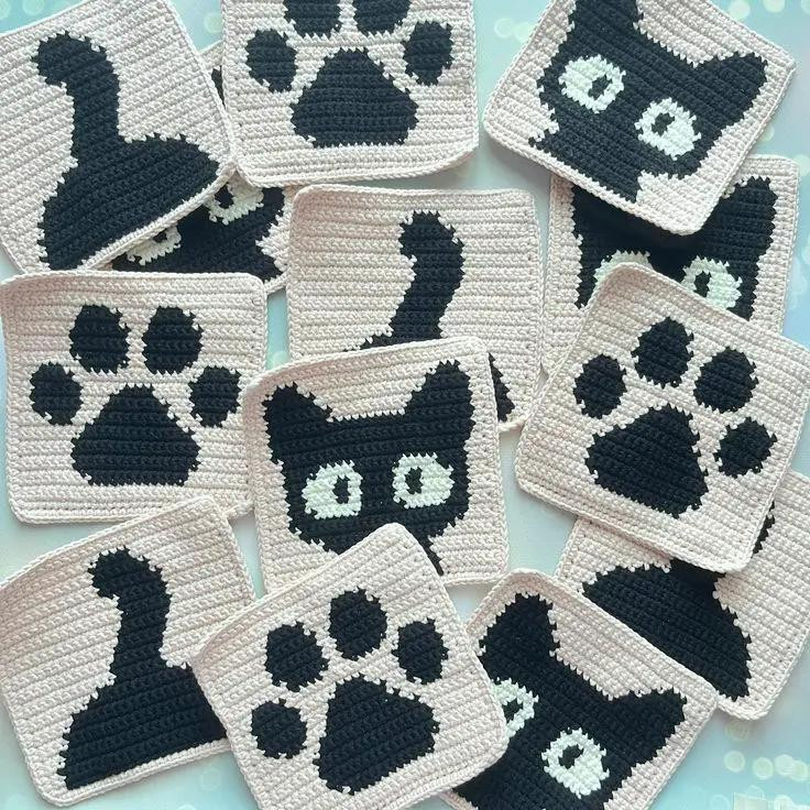Crochet Cat and Paw Pattern Tote Bag Design
