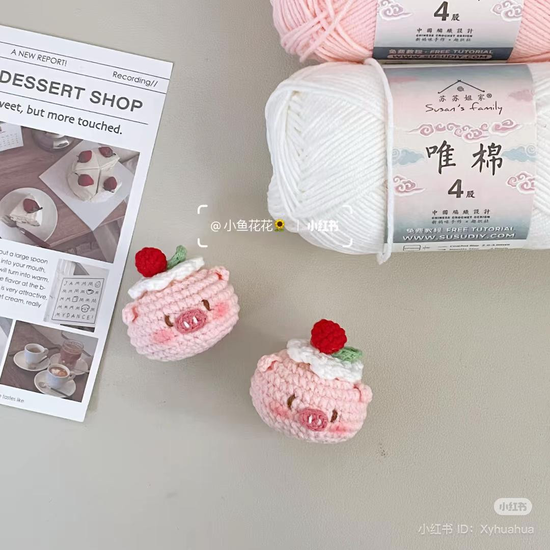 Crochet Pattern: Cute Artist Pig with Palette and Brush