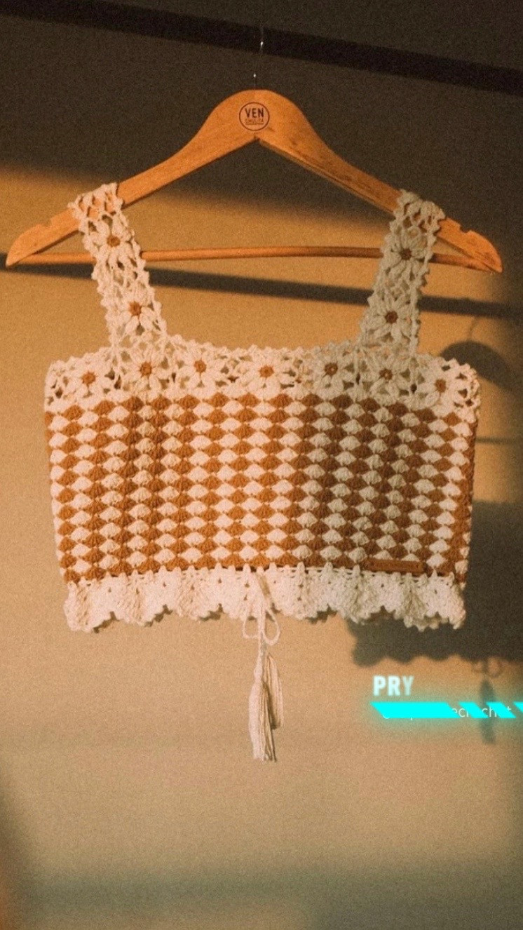 Crochet Summer Tops: Elegant Stripes and Floral Patterns