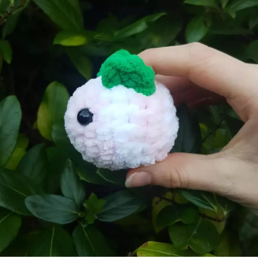 Cute Crochet Pom Pom Amigurumi Pattern with Green Leaf