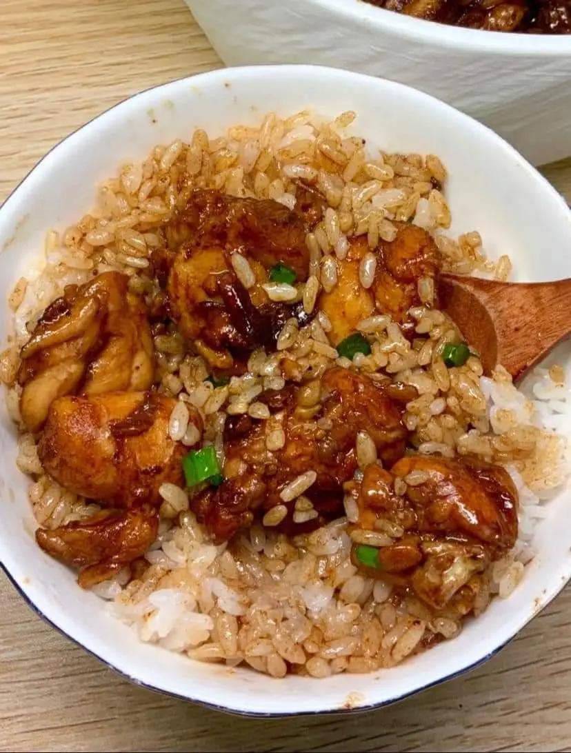 Đùi Gà Xào Hành Lá Đậm Đà Hương Vị Việt