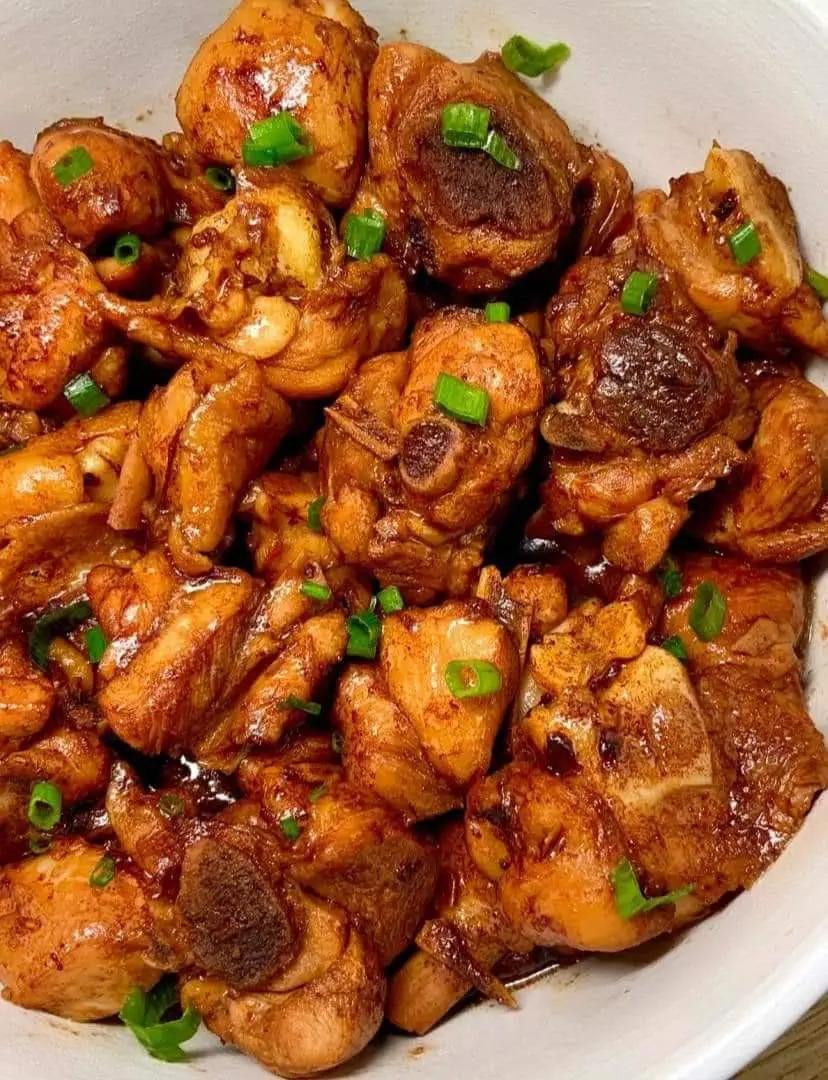 Đùi Gà Xào Hành Lá Đậm Đà Hương Vị Việt